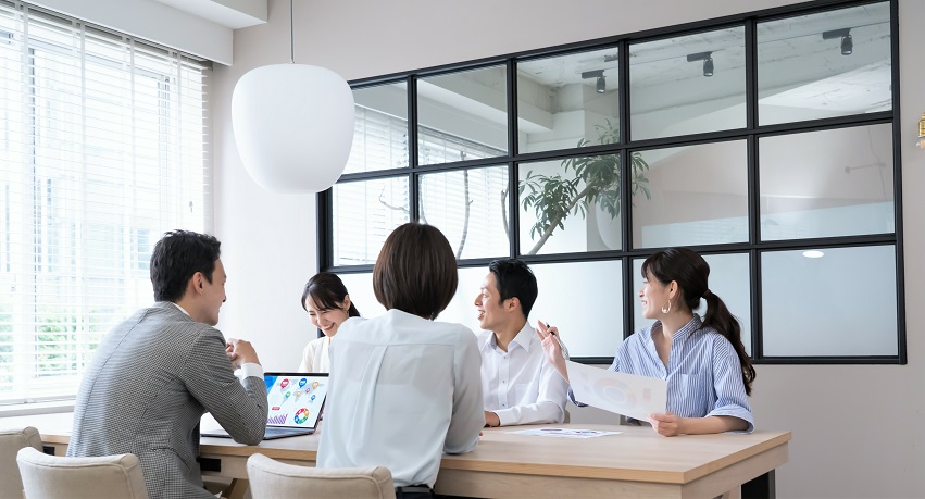 様々な人が働く多様性企業